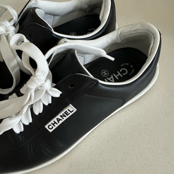 CHANEL black and white leather sneakers size 36.5 - Picture 3 of 10